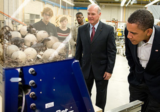 Illustration for article titled Barack Obama Loves Looking At Awesome Things